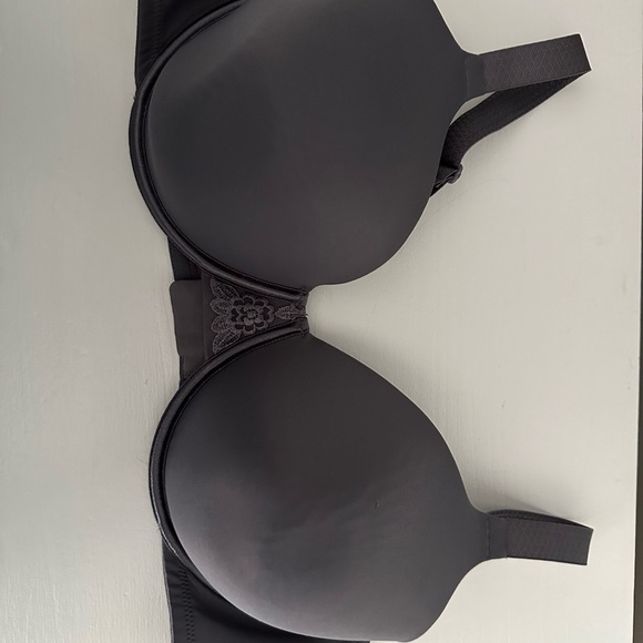 Vanity Fair Other - Vanity Fair Black Seamless T-Shirt Bra